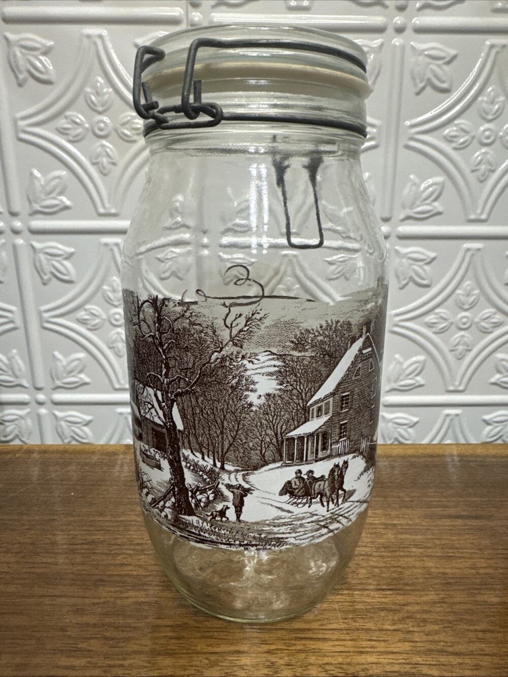 Vtg Currier & Ives "American Homestead" 2 L Glass Jar